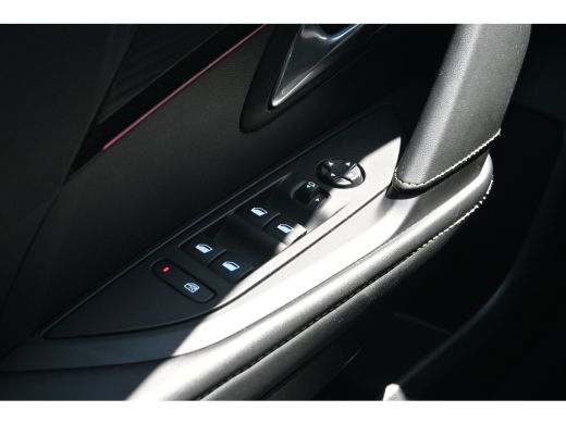 Peugeot 208 1.2 PureTech GT Pack | Panoramadak | Navigatie | Achteruitrijcamera | Adaptive Cruise | Climate C... ActivLease financial lease