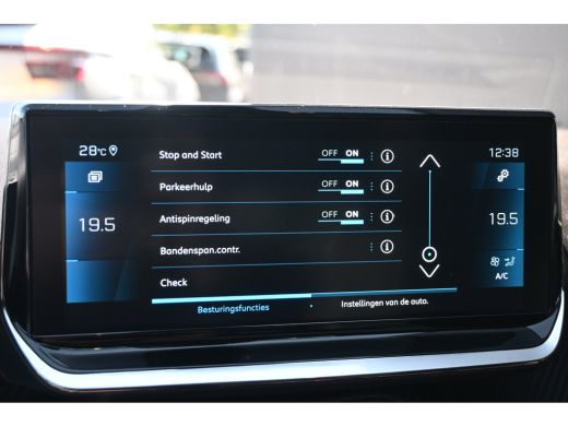 Peugeot 208 1.2 PureTech GT Pack | Panoramadak | Navigatie | Achteruitrijcamera | Adaptive Cruise | Climate C... ActivLease financial lease