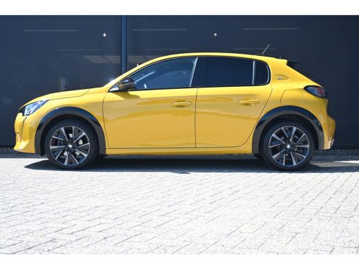 Peugeot 208 1.2 PureTech GT Pack | Panoramadak | Navigatie | Achteruitrijcamera | Adaptive Cruise | Climate C... ActivLease financial lease