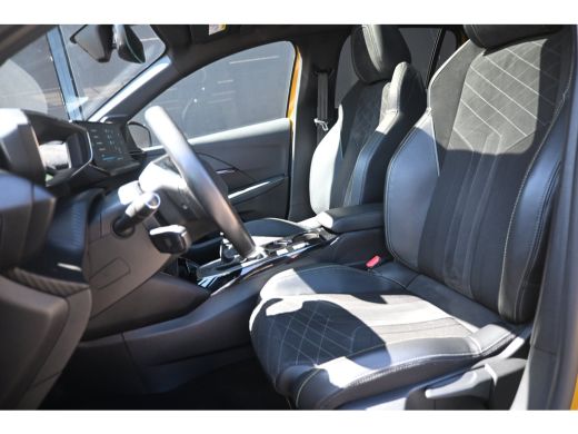 Peugeot 208 1.2 PureTech GT Pack | Panoramadak | Navigatie | Achteruitrijcamera | Adaptive Cruise | Climate C... ActivLease financial lease