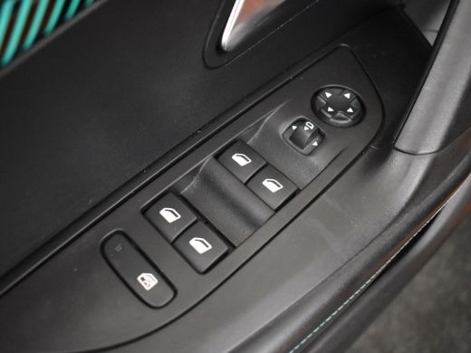 Peugeot e-2008 EV Allure Pack 50 kWh 136PK | Achteruitrijcamera | Navigatie | Apple carplay Android auto | Clima... ActivLease financial lease