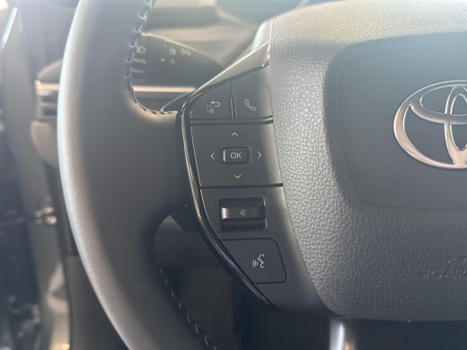Toyota C-HR+ First Edition 77 kWh **MINERAL METALLIC/ ELEKTRISCH/ NIEUWE AUTO** ActivLease financial lease