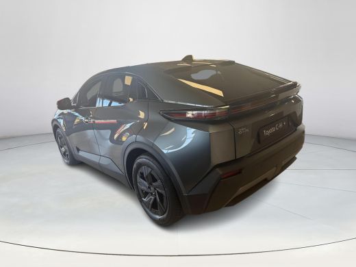 Toyota C-HR+ First Edition 77 kWh **MINERAL METALLIC/ ELEKTRISCH/ NIEUWE AUTO** ActivLease financial lease