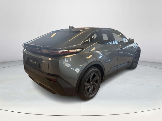 Toyota C-HR+ First Edition 77 kWh **MINERAL METALLIC/ ELEKTRISCH/ NIEUWE AUTO** ActivLease financial lease