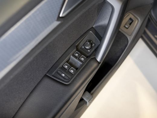 Volkswagen Tiguan 1.5 TSI Life Business / 150pk / Achteruitrij camera / Stoel en stuur verwarming / ActivLease financial lease