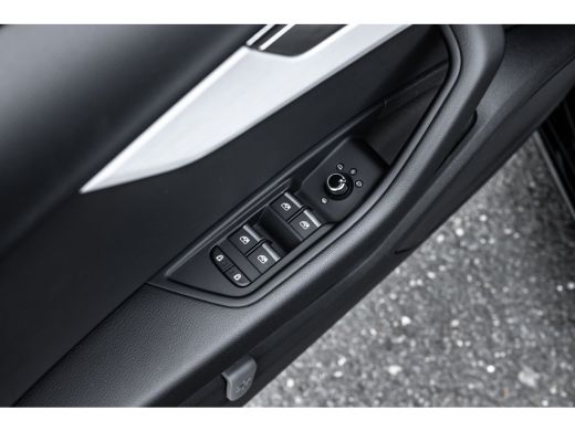 Audi A4 Avant 35 TFSI S edition Competition ActivLease financial lease