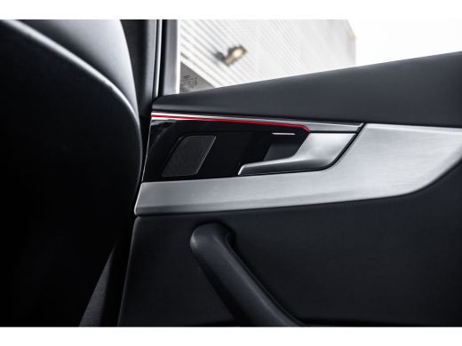 Audi A4 Avant 35 TFSI S edition Competition ActivLease financial lease