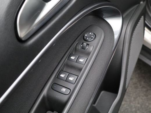 Fiat 600 1.2 Hybrid Urban | Automaat | Camera | Navi | Cruise | Clima | PDC V+A | 17" LMV | Carplay | ActivLease financial lease