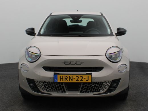 Fiat 600 1.2 Hybrid Urban | Automaat | Camera | Navi | Cruise | Clima | PDC V+A | 17" LMV | Carplay | ActivLease financial lease