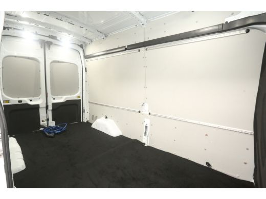 Ford E-Transit L3H3 68 kWh 184PK | Snelladen | SOH 95% | Clima | Camera | Cruise | 3 Zits | Carplay ActivLease financial lease