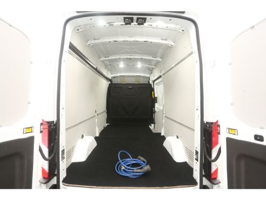 Ford E-Transit L3H3 68 kWh 184PK | Snelladen | SOH 95% | Clima | Camera | Cruise | 3 Zits | Carplay ActivLease financial lease
