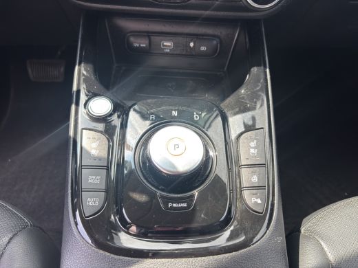 Kia e-Soul ExecutiveLine 64 kWh | Stoelverwarming + koeling | Achterbank verwarmd | Premium audio | Achterui... ActivLease financial lease