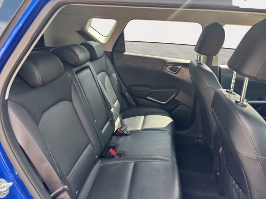 Kia e-Soul ExecutiveLine 64 kWh | Stoelverwarming + koeling | Achterbank verwarmd | Premium audio | Achterui... ActivLease financial lease