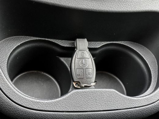 Mercedes-Benz eVito Extra Lang 66 kWh DC 5 persoons 266km WLTP Schuifdeur L+R Camera Navigatie Camera Dubbele cabine ActivLease financial lease