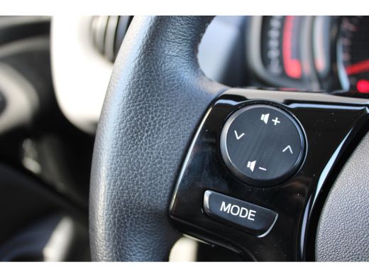 Peugeot 108 1.0 e-VTi Active | Airconditioning | Bluetooth | Mistlampen | Extra getinte ramen | NL auto | 42... ActivLease financial lease