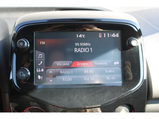 Peugeot 108 1.0 e-VTi Allure | Navi by app | Camera | Climate control | Lichtmetaal | Bluetooth | ActivLease financial lease