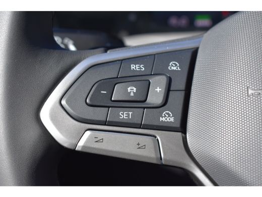 Volkswagen Golf Life Edition eHybrid | 'App-Connect' draadloze smartphone integratie | Achterbank in ongelijke de... ActivLease financial lease