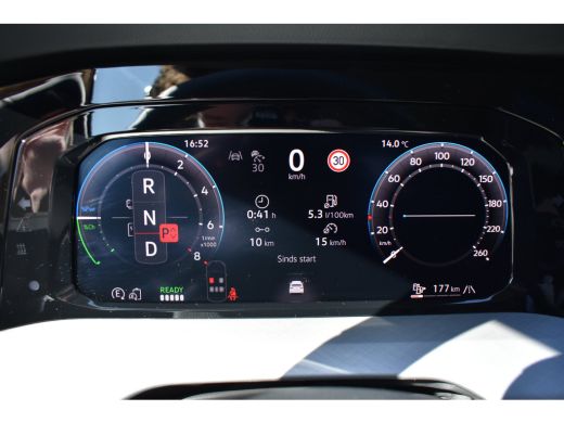 Volkswagen Golf Life Edition eHybrid | 'App-Connect' draadloze smartphone integratie | Achterbank in ongelijke de... ActivLease financial lease