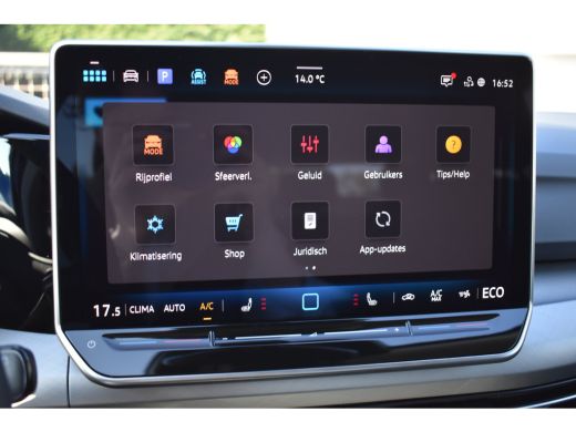 Volkswagen Golf Life Edition eHybrid | 'App-Connect' draadloze smartphone integratie | Achterbank in ongelijke de... ActivLease financial lease