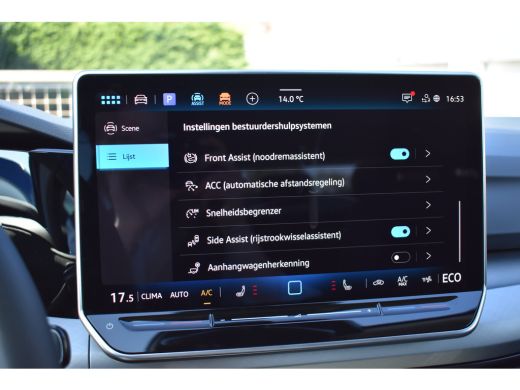 Volkswagen Golf Life Edition eHybrid | 'App-Connect' draadloze smartphone integratie | Achterbank in ongelijke de... ActivLease financial lease