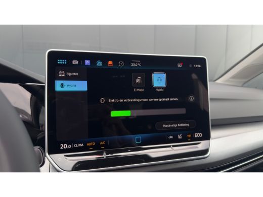 Volkswagen Golf Life Edition eHybrid | 'App-Connect' draadloze smartphone integratie | Achterbank in ongelijke de... ActivLease financial lease