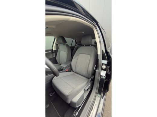 Volkswagen Golf Life Edition eHybrid | 'App-Connect' draadloze smartphone integratie | Achterlichten LED | Achter... ActivLease financial lease