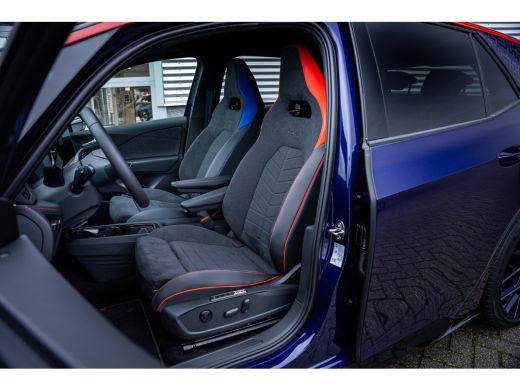 Volkswagen ID.3 GTX Limited Edition Fire & Ice | Speciale uitvoering ! | 326PK | Navigatie | Memory Seats | LED ActivLease financial lease