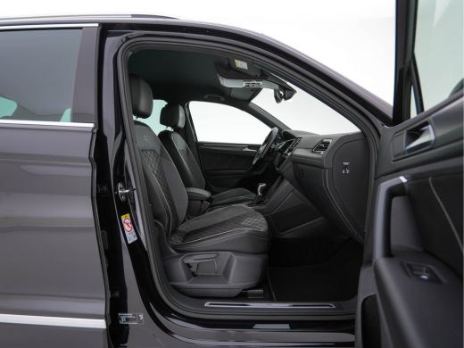 Volkswagen Tiguan 1.4 TSI eHybrid R-Line Business+ (Plug-in) (INCL-BTW) Aut. *LEATHER-FABRIC | FULL-LED | ADAPTIVE-... ActivLease financial lease