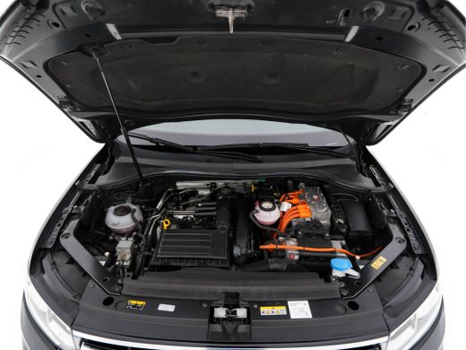 Volkswagen Tiguan 1.4 TSI eHybrid R-Line Business+ (Plug-in) (INCL-BTW) Aut. *LEATHER-FABRIC | FULL-LED | ADAPTIVE-... ActivLease financial lease