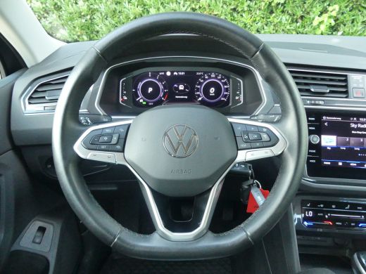 Volkswagen Tiguan 1.4 TSI eHybrid Life | TREKHAAK | CAMERA | ADAPTIVE CRUISE | DODEHOEKDETECTIE | STUUR+STOELVERWAR... ActivLease financial lease