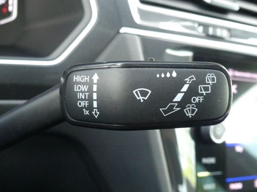 Volkswagen Tiguan 1.4 TSI eHybrid Life | TREKHAAK | CAMERA | ADAPTIVE CRUISE | DODEHOEKDETECTIE | STUUR+STOELVERWAR... ActivLease financial lease