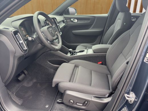 Volvo  EX40 185 kW Single Motor Extended Range RWD Plus Black Edition | BLIS | 360 Camera | Stoel + Stuur Ver... ActivLease financial lease