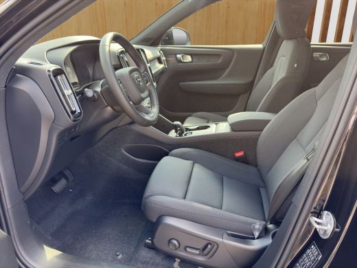 Volvo  EX40 185 kW Single Motor Extended Range RWD Plus Black Edition | BLIS | 360 Camera | Stoel + Stuur Ver... ActivLease financial lease