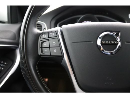 Volvo  V40 T3 Polar+ Sport | Panoramadak | Harman Kardon | Camera | Parkeersensoren voor en achter | Stoelve... ActivLease financial lease