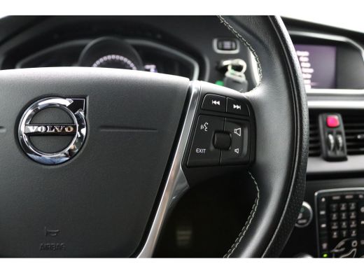 Volvo  V40 T3 Polar+ Sport | Panoramadak | Harman Kardon | Camera | Parkeersensoren voor en achter | Stoelve... ActivLease financial lease