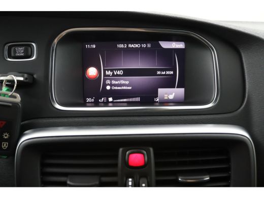 Volvo  V40 T3 Polar+ Sport | Panoramadak | Harman Kardon | Camera | Parkeersensoren voor en achter | Stoelve... ActivLease financial lease