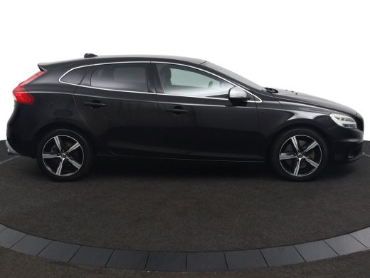 Volvo  V40 T3 Polar+ Sport | Panoramadak | Harman Kardon | Camera | Parkeersensoren voor en achter | Stoelve... ActivLease financial lease