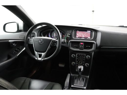 Volvo  V40 T3 Polar+ Sport | Panoramadak | Harman Kardon | Camera | Parkeersensoren voor en achter | Stoelve... ActivLease financial lease