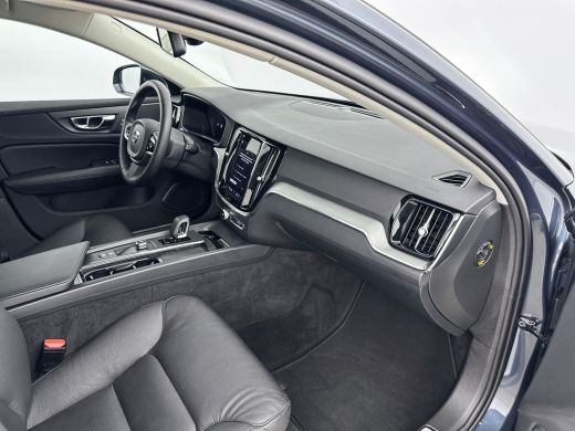 Volvo  V60 B3 Essential Edition | 17" | Leder | Google | BTW auto | Parkeercamera | Stoel/Stuurverwrming | P... ActivLease financial lease