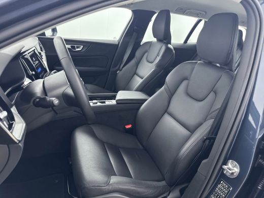 Volvo  V60 B3 Essential Edition | 17" | Leder | Google | BTW auto | Parkeercamera | Stoel/Stuurverwrming | P... ActivLease financial lease