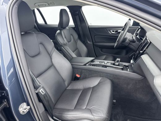 Volvo  V60 B3 Essential Edition | 17" | Leder | Google | BTW auto | Parkeercamera | Stoel/Stuurverwrming | P... ActivLease financial lease