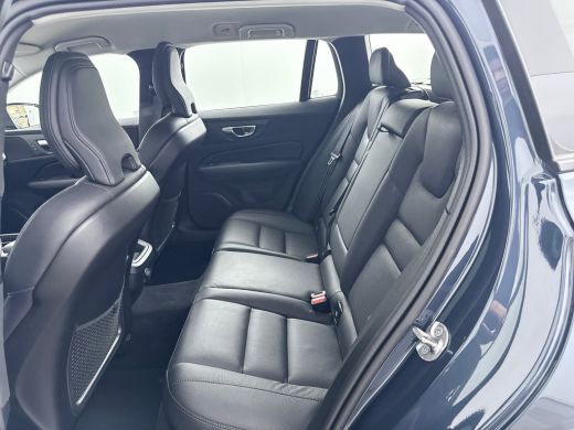 Volvo  V60 B3 Essential Edition | 17" | Leder | Google | BTW auto | Parkeercamera | Stoel/Stuurverwrming | P... ActivLease financial lease