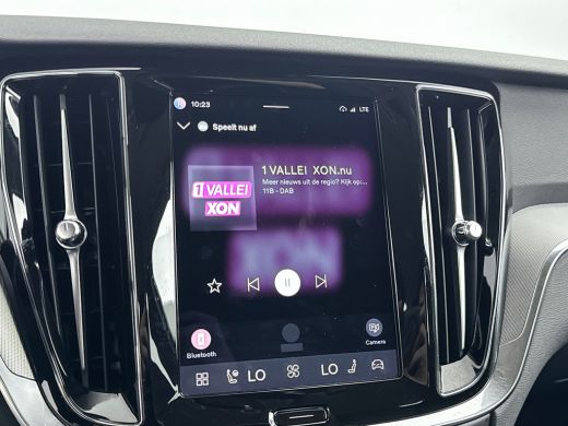 Volvo  V60 B3 Essential Edition | 17" | Leder | Google | BTW auto | Parkeercamera | Stoel/Stuurverwrming | P... ActivLease financial lease