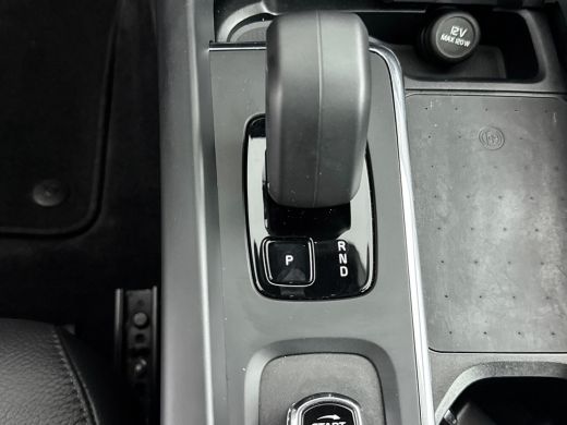 Volvo  V60 B3 Essential Edition | 17" | Leder | Google | BTW auto | Parkeercamera | Stoel/Stuurverwrming | P... ActivLease financial lease