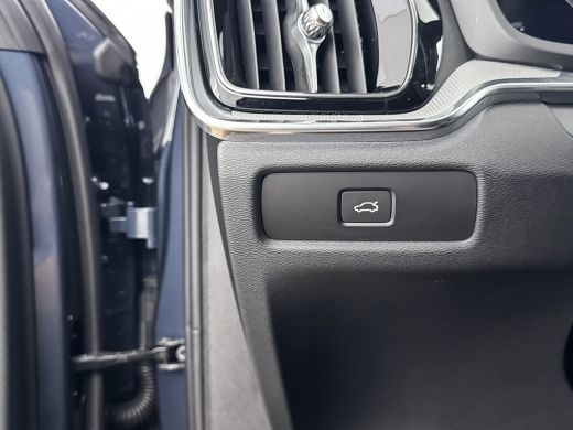 Volvo  V60 B3 Essential Edition | 17" | Leder | Google | BTW auto | Parkeercamera | Stoel/Stuurverwrming | P... ActivLease financial lease