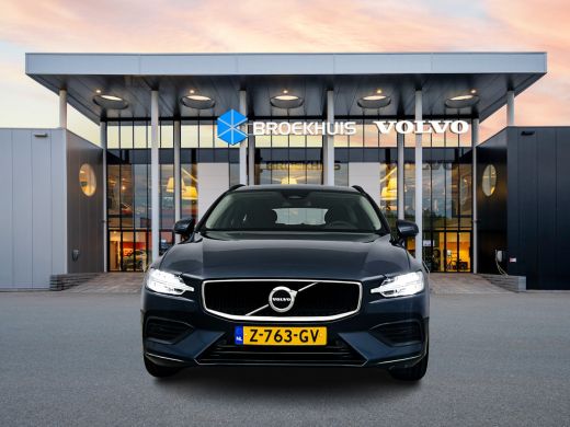 Volvo  V60 B3 Essential Edition | 17" | Leder | Google | BTW auto | Parkeercamera | Stoel/Stuurverwrming | P... ActivLease financial lease