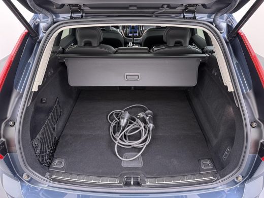 Volvo  XC60 2.0 T6 Plug-in hybrid AWD R-Design LUCHTVERING | 360 CAMERA | MEMORY | PANORAMADAK | HARMAN KARDO... ActivLease financial lease