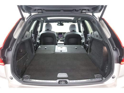 Volvo  XC60 T8 Plug-in hybrid AWD Plus Dark | Trekhaak elektrisch uitklapbaar ActivLease financial lease