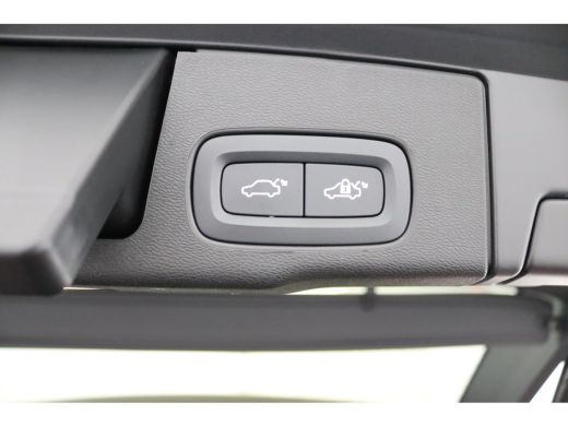 Volvo  XC60 T8 Plug-in hybrid AWD Plus Dark | Trekhaak elektrisch uitklapbaar ActivLease financial lease