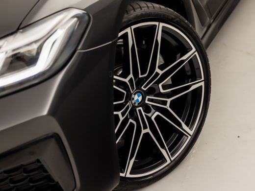 BMW 5 Serie 530e M Sport High Executive 293Pk Automaat (GROOT NAVI, M PAKKET, HEAD-UP DISPLAY, APPLE CARPLAY,... ActivLease financial lease